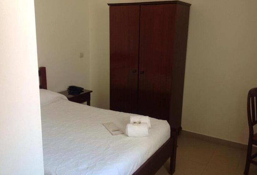 Standard Single Room, Ribeiro