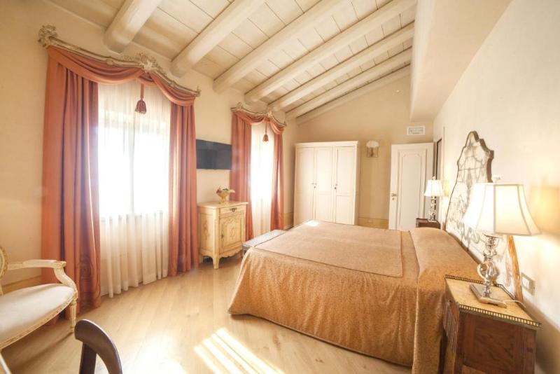 اتاق لوکس, Relais Fra' Lorenzo