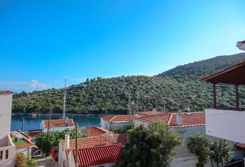 اتاق اساندارد با چشم‌انداز جانبی به دریا, Sossinola