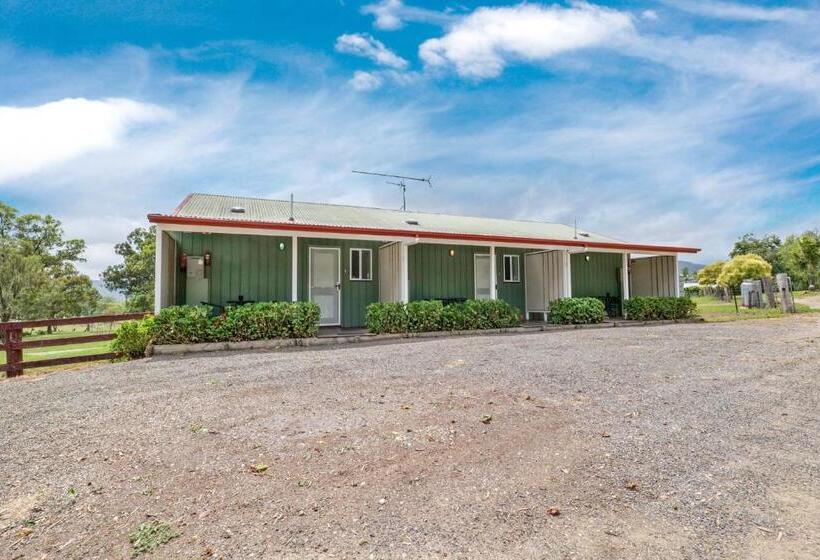 سوییت, Starline Alpacas Farmstay Resort