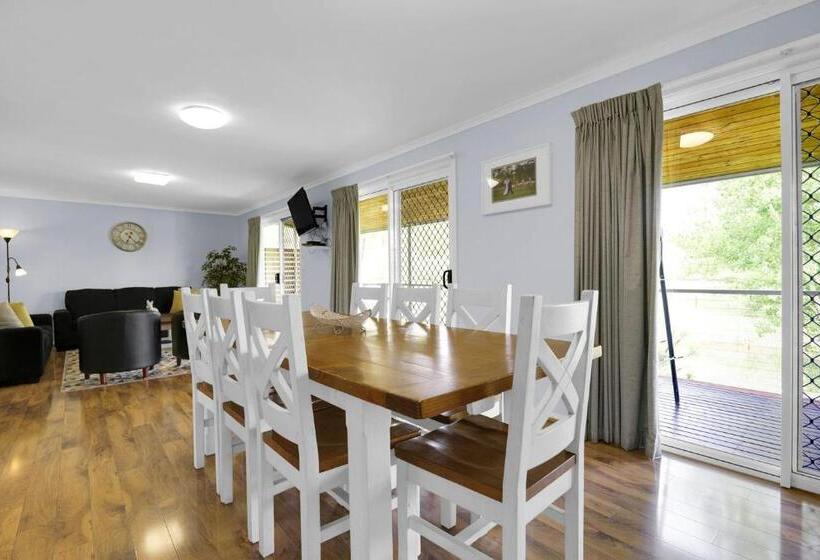 کابین, Starline Alpacas Farmstay Resort