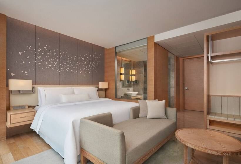 Deluxe Room, The Westin Chongqing Liberation Square