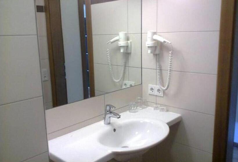 اتاق اکونومی, Traube