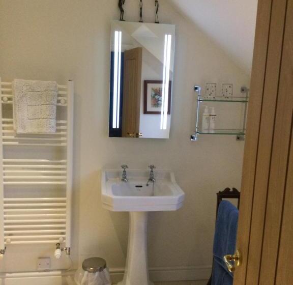 اتاق استاندارد, Field End House Strawberry Lane Meysey Hampton