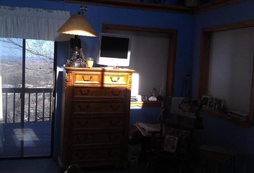 سوییت با چشم‌انداز کوه, Chisolm Trail Villa