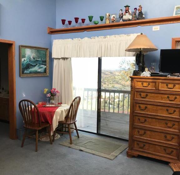 سوییت با چشم‌انداز کوه, Chisolm Trail Villa
