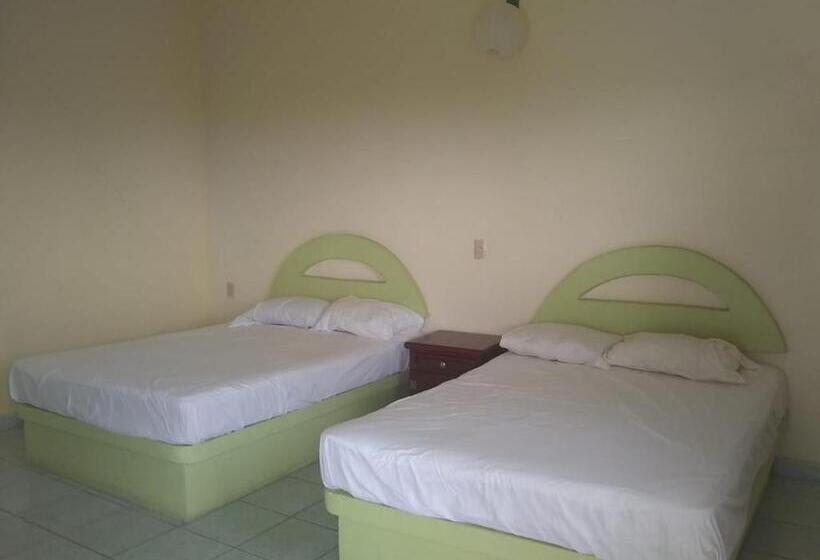Economy Quadruple Room, Azulejos