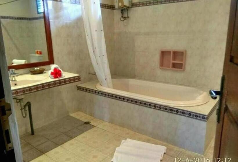 اتاق لوکس, Sea World Club Beach Resort & Dive Center