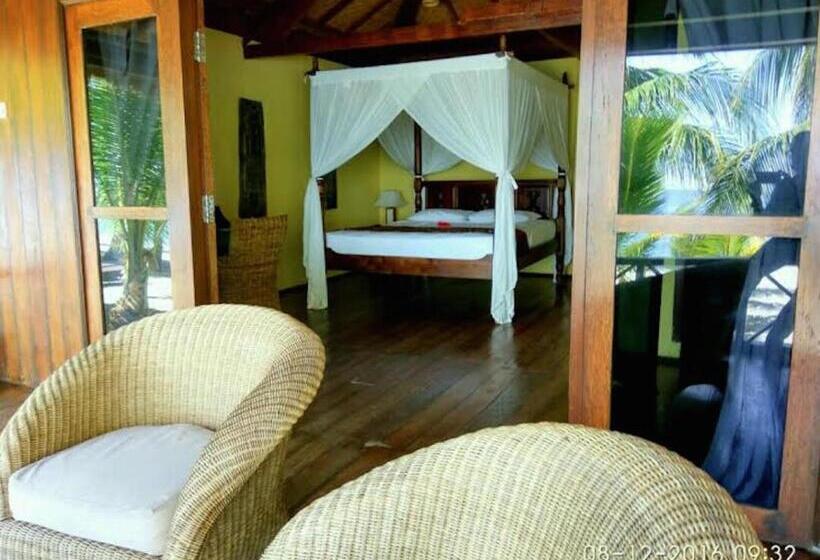 اتاق لوکس با چشم‌انداز دریا, Sea World Club Beach Resort & Dive Center