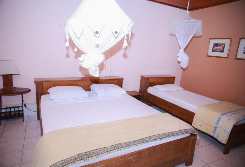 اتاق استاندارد سه تخته با چشم‌انداز باغ, Sea World Club Beach Resort & Dive Center