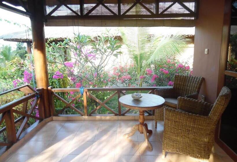 سوییت با چشم‌انداز دریا, Sea World Club Beach Resort & Dive Center
