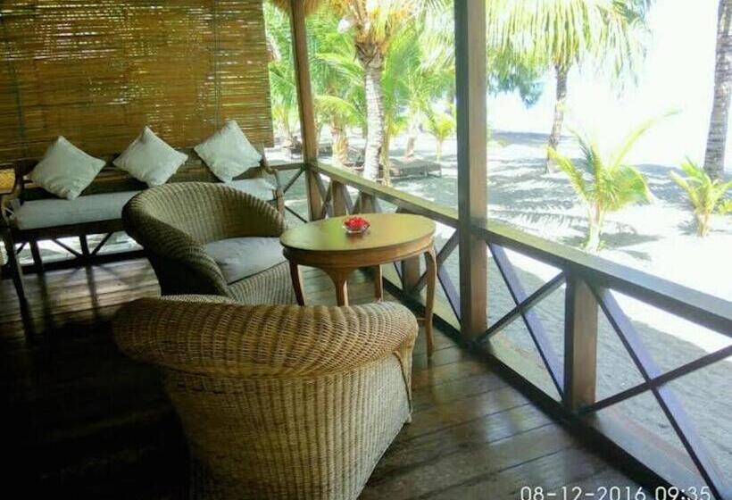 اتاق لوکس با چشم‌انداز دریا, Sea World Club Beach Resort & Dive Center