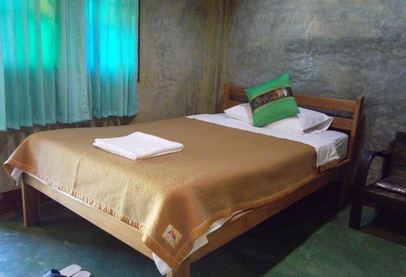 اتاق استاندارد یک نفره, Tamarind Grand Resort Mae Sariang