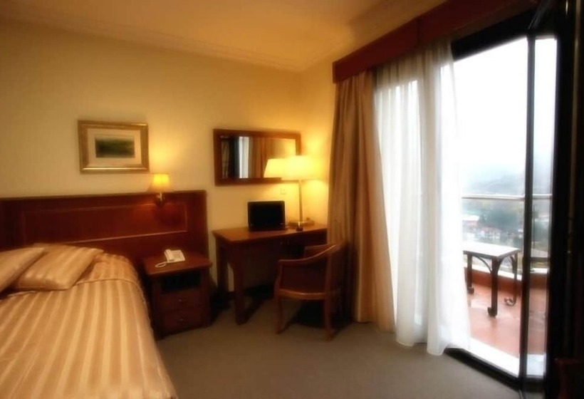 اتاق لوکس سه تخته, Afkos Grammos Boutique Hotel Resort