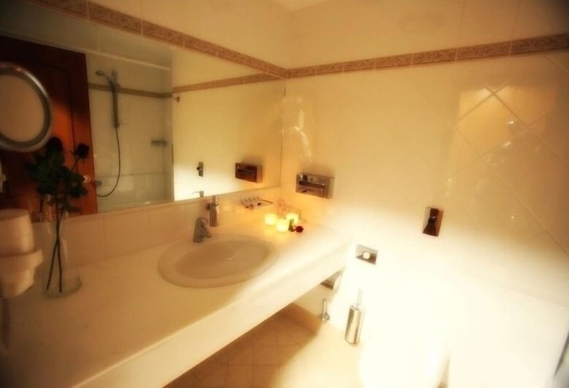اتاق لوکس سه تخته, Afkos Grammos Boutique Hotel Resort