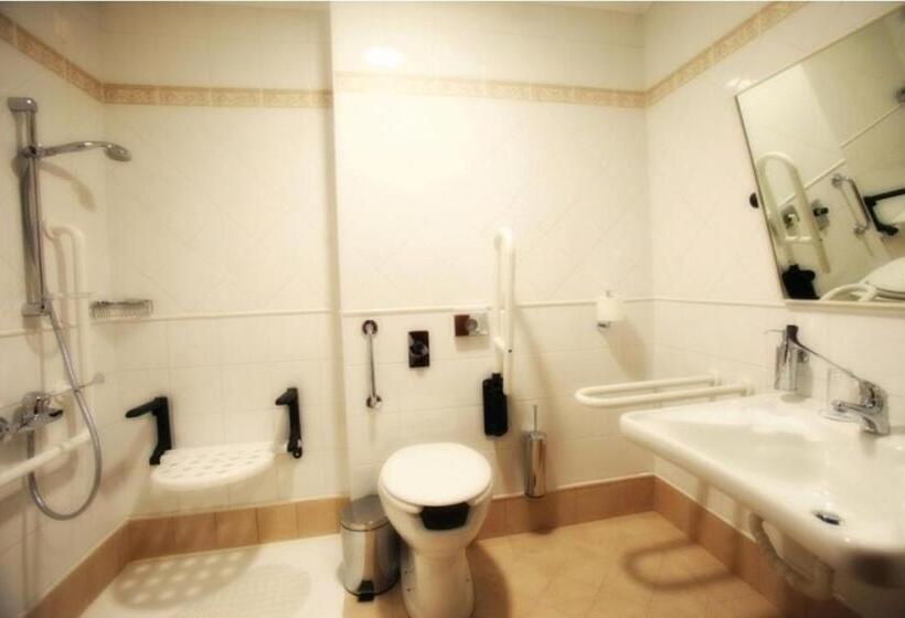 اتاق لوکس سه تخته, Afkos Grammos Boutique Hotel Resort