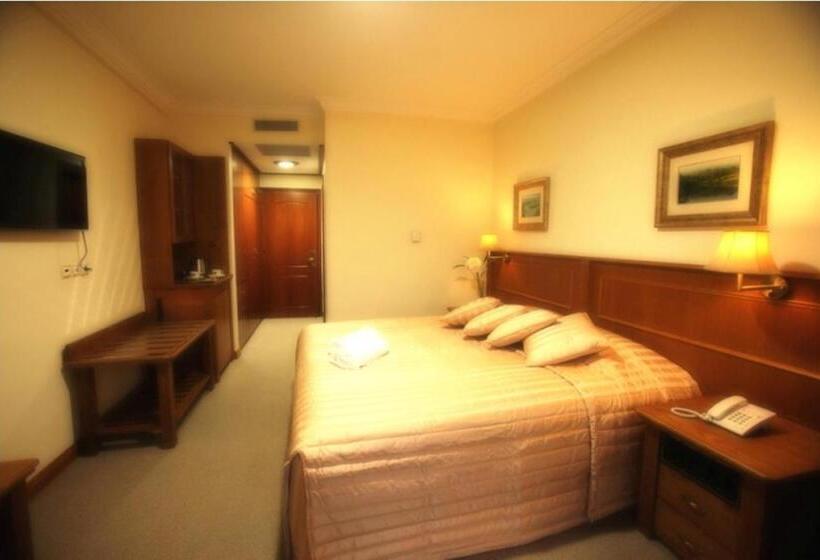اتاق لوکس سه تخته, Afkos Grammos Boutique Hotel Resort