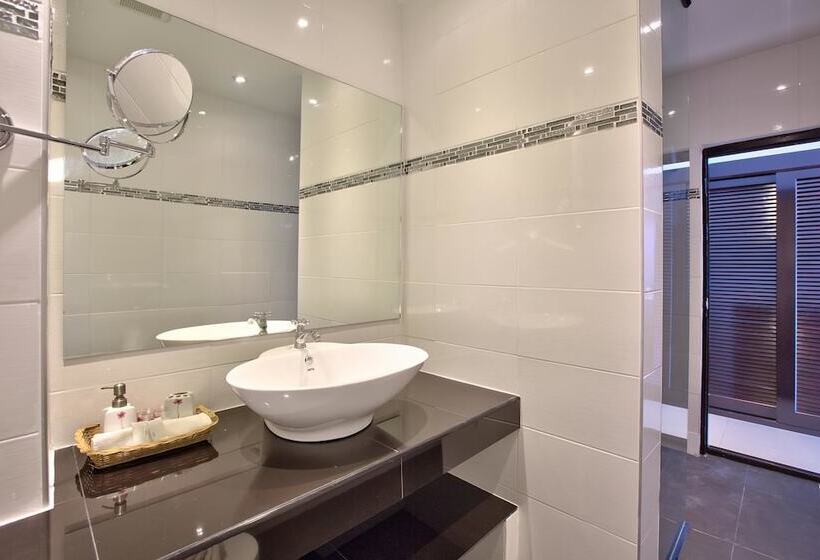 اتاق لوکس با چشم‌انداز دریا, Crystal Bay Beach Resort