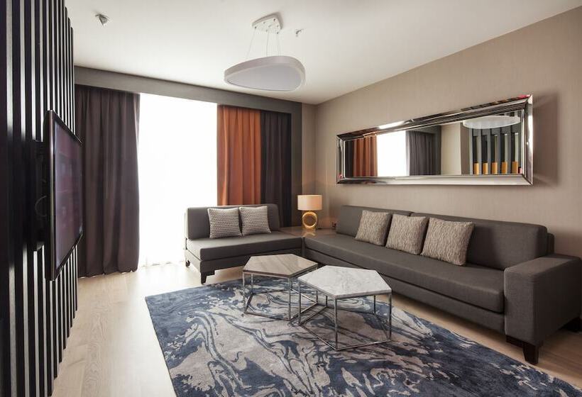 Suite, Ramada Hotel & Suites By Wyndham Izmir Kemalpasa