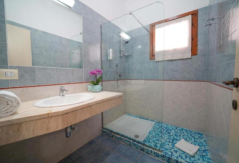 اتاق سوپریور سه تخته, Cala Della Torre Resort