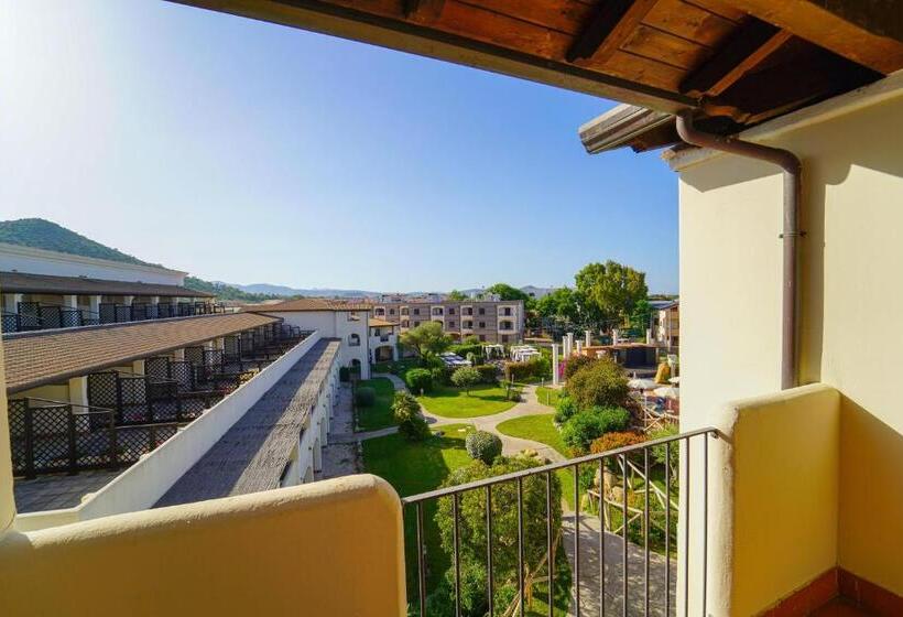 اتاق پریمیوم چهارنفره, Cala Della Torre Resort