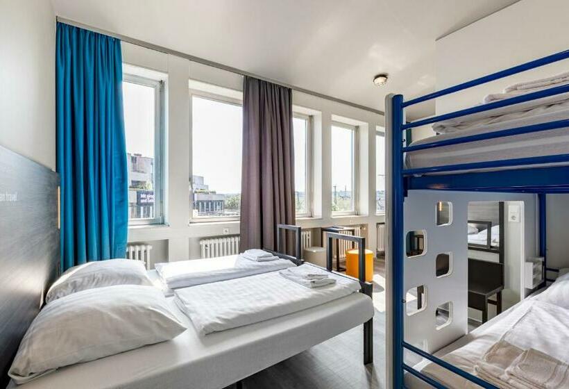 Номер Стандарт Трехместный, a&o Aachen Hauptbahnhof