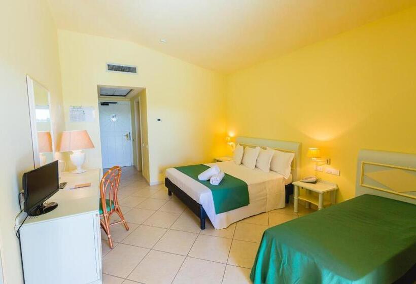 اتاق کلاسیک سه تخته, Argonauti Greenblu Resort