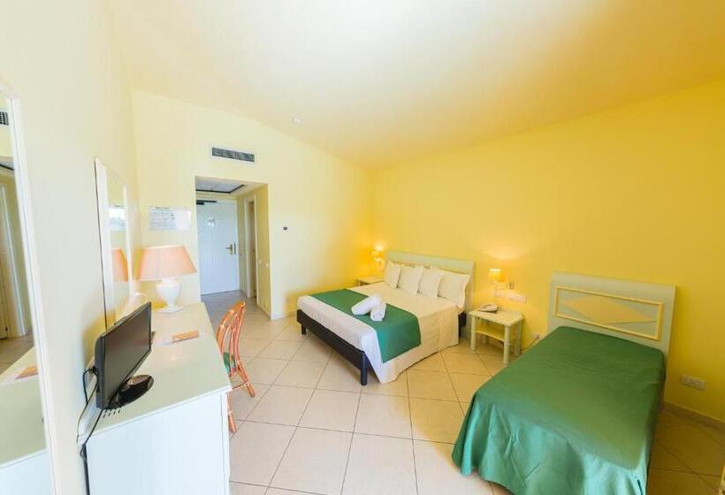 اتاق کلاسیک سه تخته, Argonauti Greenblu Resort