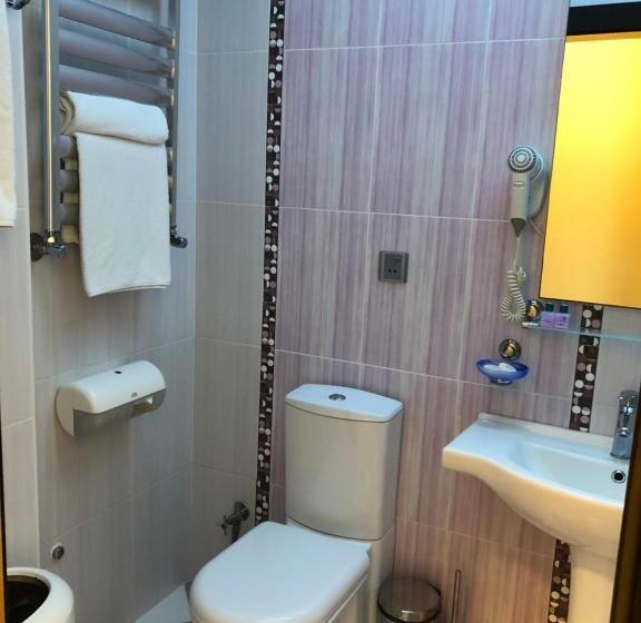 سوییت جونیور با چشم‌انداز استخر, Aysberq Resort