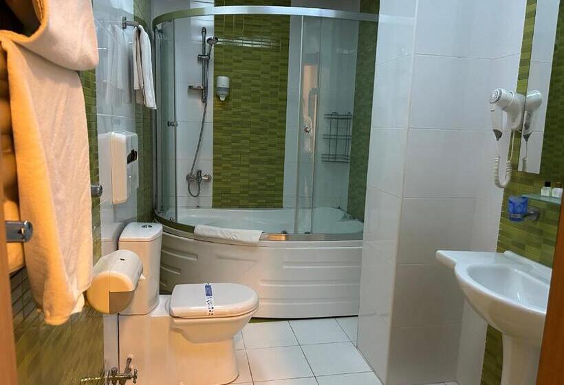 سوییت با چشم‌انداز دریا, Aysberq Resort