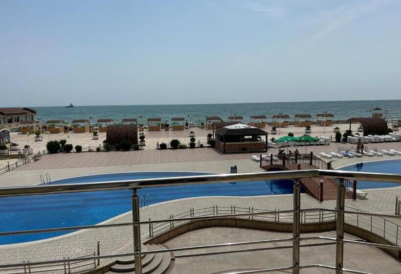 سوییت با چشم‌انداز دریا, Aysberq Resort