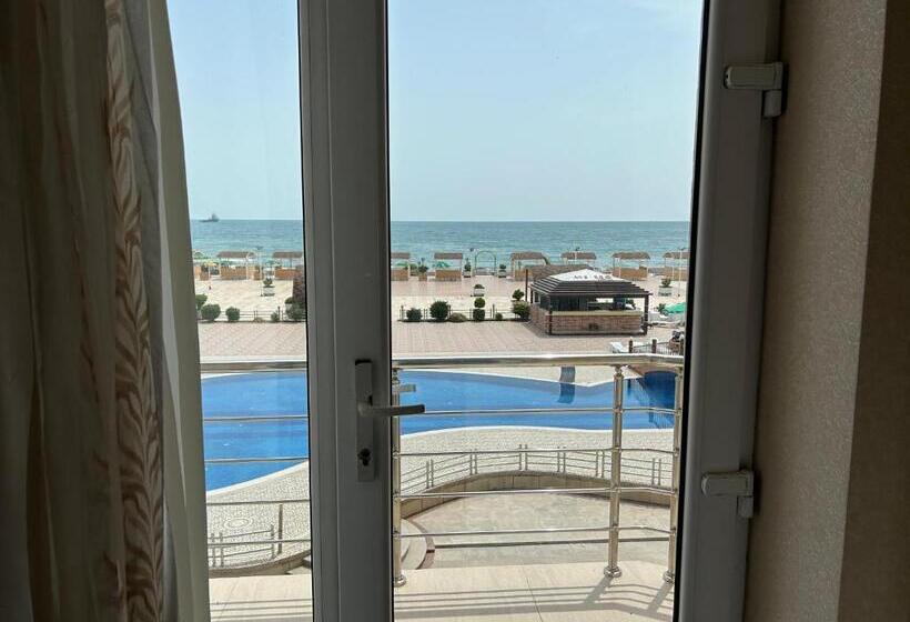 سوییت با چشم‌انداز دریا, Aysberq Resort