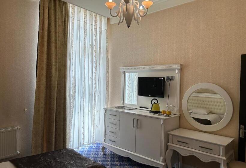 سوییت با چشم‌انداز دریا, Aysberq Resort