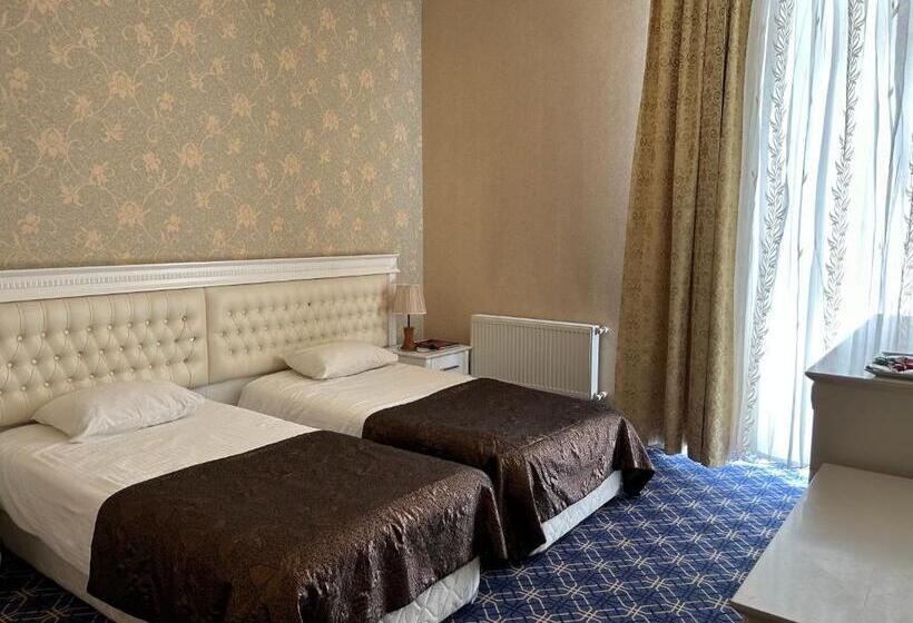سوییت با چشم‌انداز دریا, Aysberq Resort