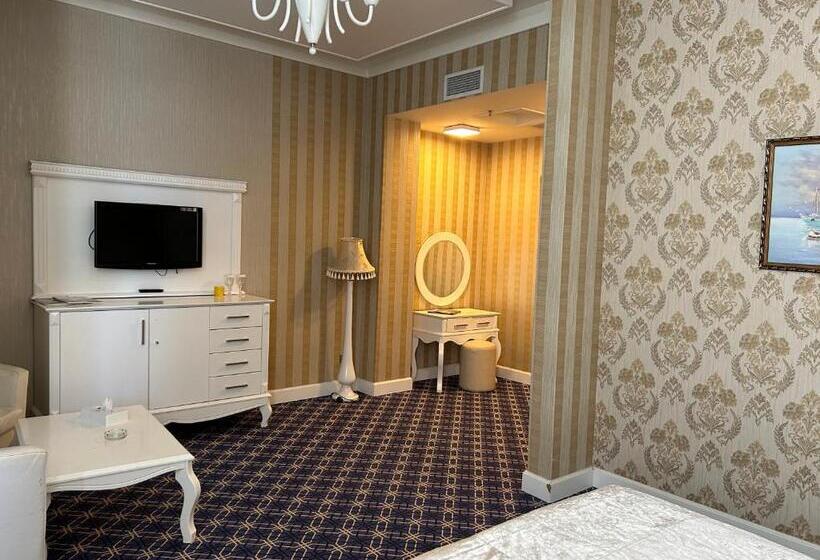 سوییت با چشم‌انداز دریا, Aysberq Resort