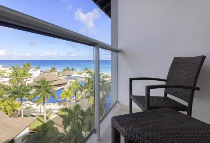 اتاق لوکس با چشم‌انداز دریا, Hideaway At Royalton Blue Waters, An Autograph Collection All Inclusive Resort   Adults Only