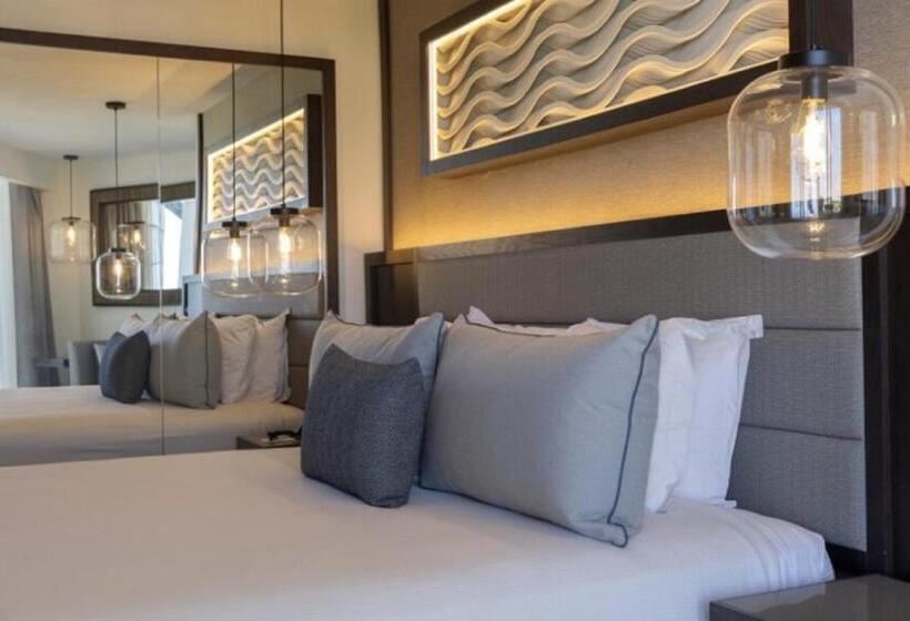 اتاق لوکس با چشم‌انداز دریا, Hideaway At Royalton Blue Waters, An Autograph Collection All Inclusive Resort   Adults Only