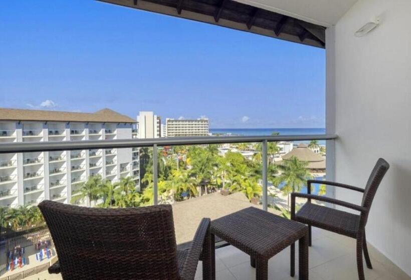 اتاق لوکس با چشم‌انداز دریا, Hideaway At Royalton Blue Waters, An Autograph Collection All Inclusive Resort   Adults Only