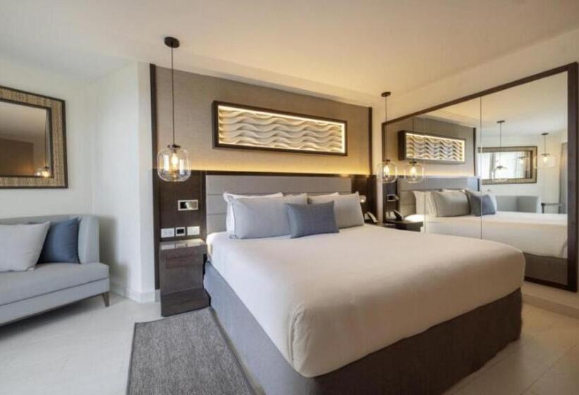 اتاق لوکس, Hideaway At Royalton Blue Waters, An Autograph Collection All Inclusive Resort   Adults Only