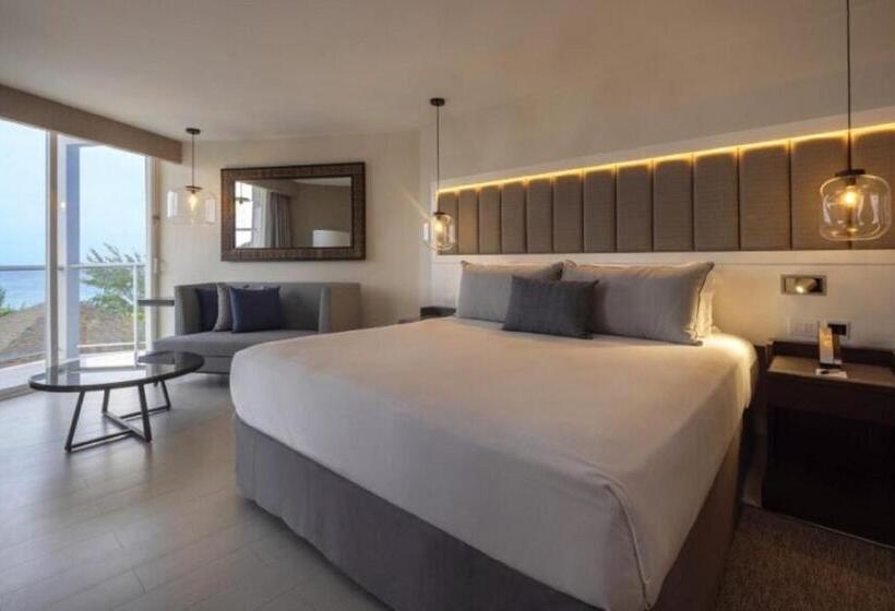 سوییت جونیور لوکس با چشم‌انداز دریا, Hideaway At Royalton Blue Waters, An Autograph Collection All Inclusive Resort   Adults Only