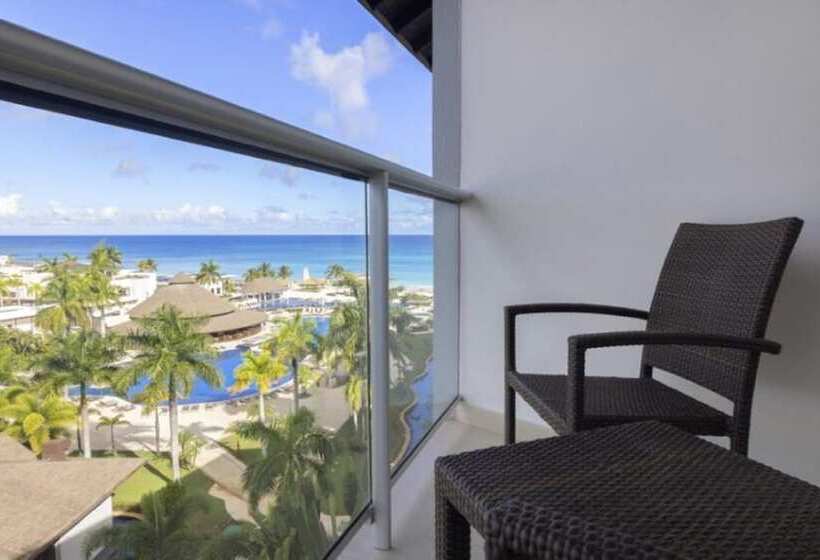 اتاق لوکس با چشم‌انداز دریا, Hideaway At Royalton Blue Waters, An Autograph Collection All Inclusive Resort   Adults Only