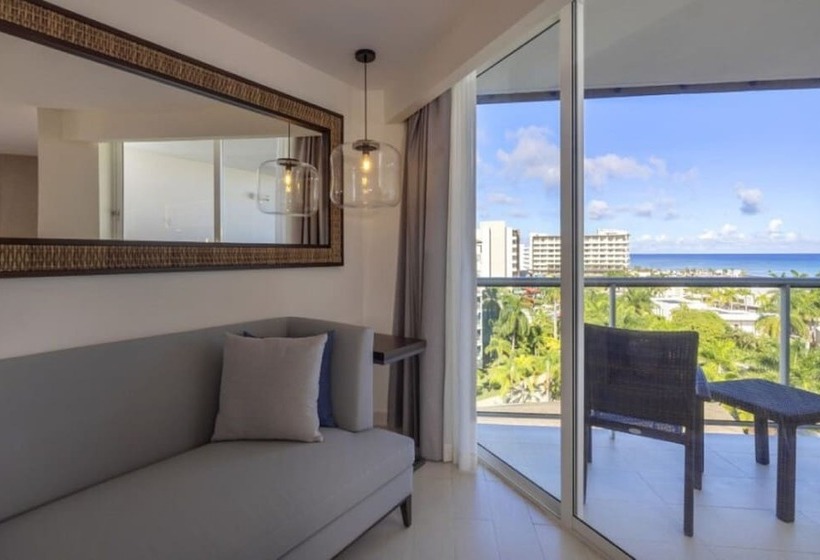 اتاق لوکس با چشم‌انداز دریا, Hideaway At Royalton Blue Waters, An Autograph Collection All Inclusive Resort   Adults Only
