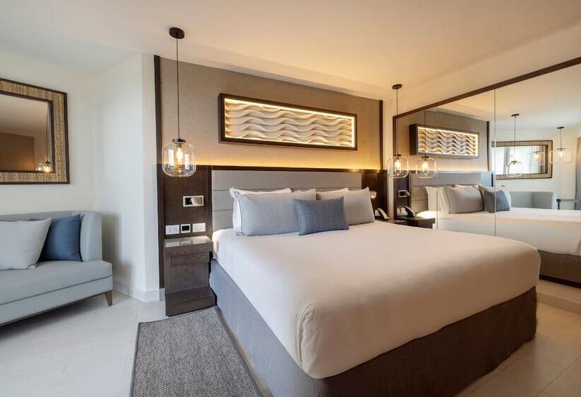 اتاق لوکس, Hideaway At Royalton Blue Waters, An Autograph Collection All Inclusive Resort   Adults Only