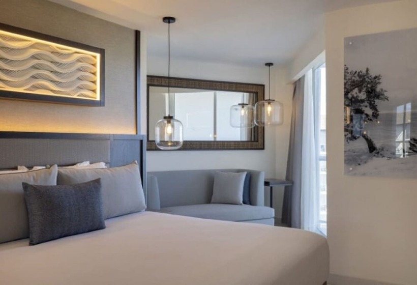 سوییت جونیور لوکس با چشم‌انداز دریا, Hideaway At Royalton Blue Waters, An Autograph Collection All Inclusive Resort   Adults Only