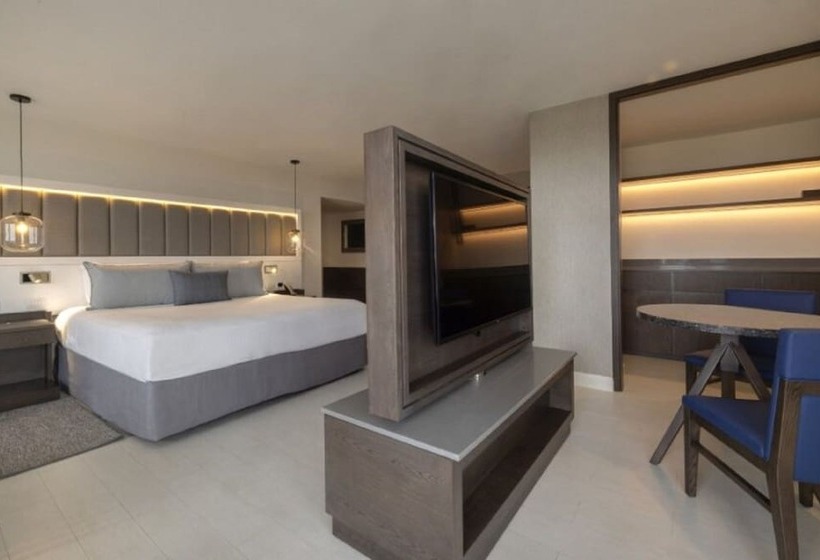 سوییت جونیور لوکس با چشم‌انداز دریا, Hideaway At Royalton Blue Waters, An Autograph Collection All Inclusive Resort   Adults Only