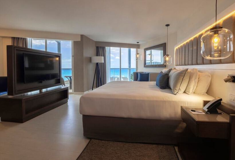 سوییت جونیور لوکس با چشم‌انداز دریا, Hideaway At Royalton Blue Waters, An Autograph Collection All Inclusive Resort   Adults Only