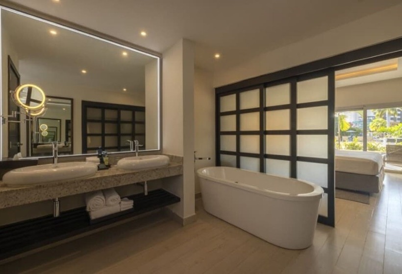 سوییت جونیور لوکس با چشم‌انداز دریا, Hideaway At Royalton Blue Waters, An Autograph Collection All Inclusive Resort   Adults Only