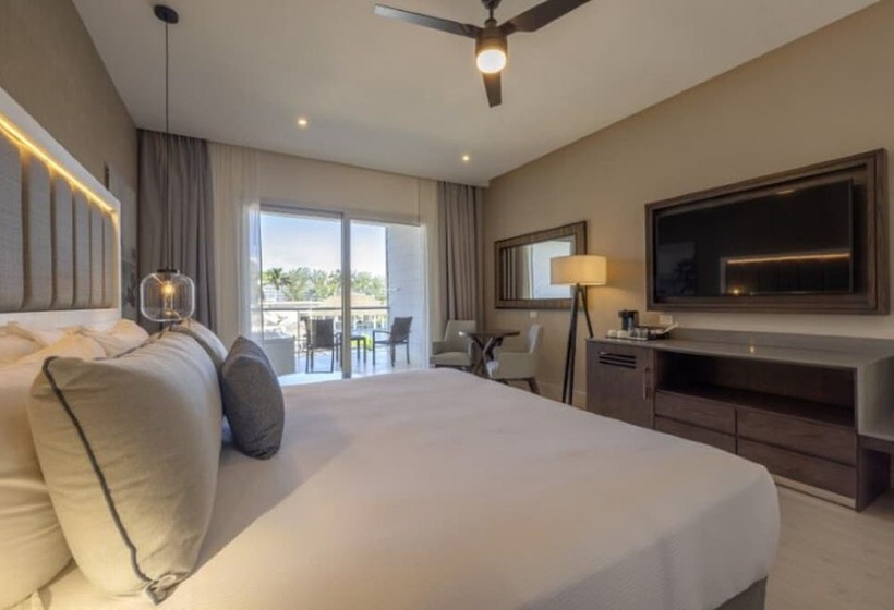 سوییت جونیور لوکس با چشم‌انداز دریا, Hideaway At Royalton Blue Waters, An Autograph Collection All Inclusive Resort   Adults Only