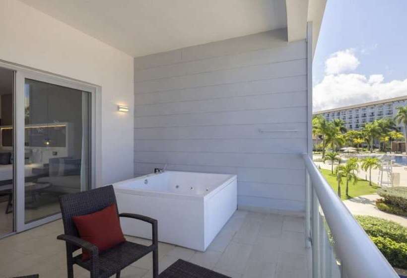سوییت جونیور لوکس با چشم‌انداز دریا, Hideaway At Royalton Blue Waters, An Autograph Collection All Inclusive Resort   Adults Only