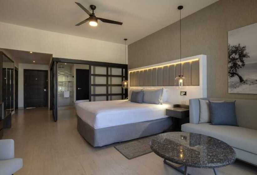 سوییت جونیور لوکس با چشم‌انداز دریا, Hideaway At Royalton Blue Waters, An Autograph Collection All Inclusive Resort   Adults Only
